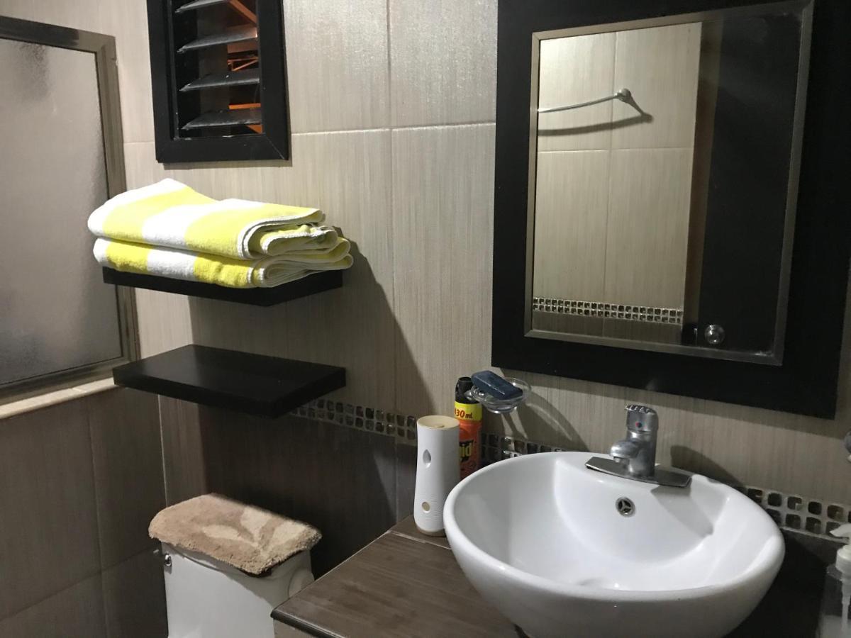 Casa Lili 2: Luxurious/Amplio/Hot Water/Economic/Wifi/Tv Apartment Valladolid  Bagian luar foto