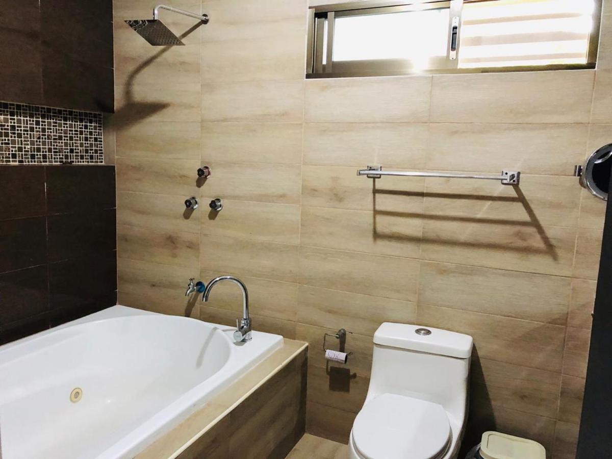 Casa Lili 2: Luxurious/Amplio/Hot Water/Economic/Wifi/Tv Apartment Valladolid  Bagian luar foto