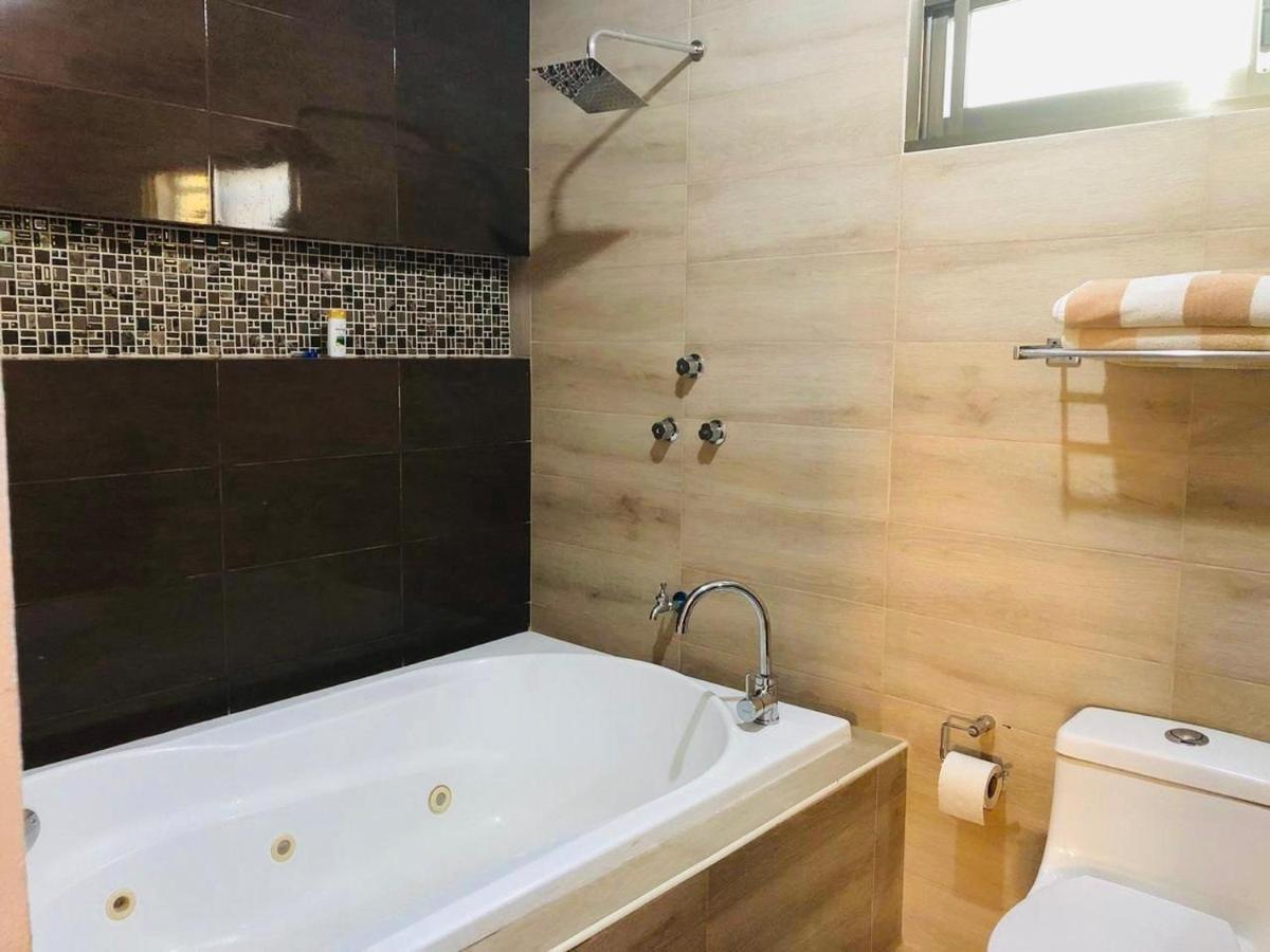 Casa Lili 2: Luxurious/Amplio/Hot Water/Economic/Wifi/Tv Apartment Valladolid  Bagian luar foto