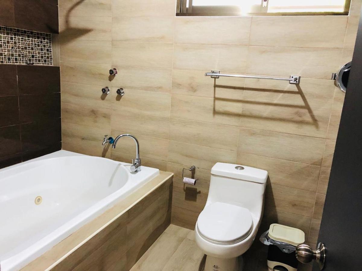 Casa Lili 2: Luxurious/Amplio/Hot Water/Economic/Wifi/Tv Apartment Valladolid  Bagian luar foto