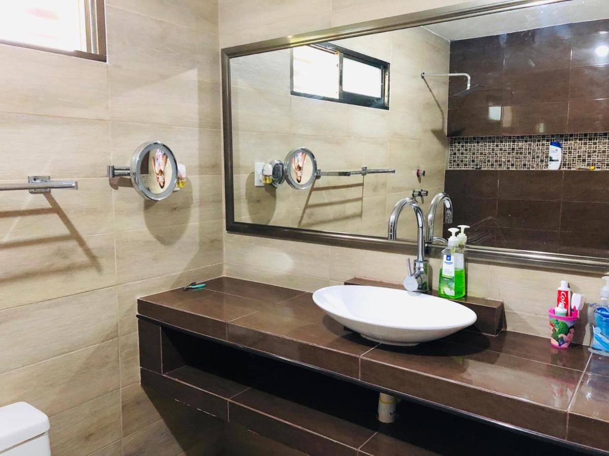 Casa Lili 2: Luxurious/Amplio/Hot Water/Economic/Wifi/Tv Apartment Valladolid  Bagian luar foto